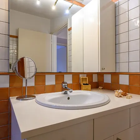 Mani Tower * Akrogiali