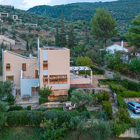 Mani Tower וילה Akrogiali