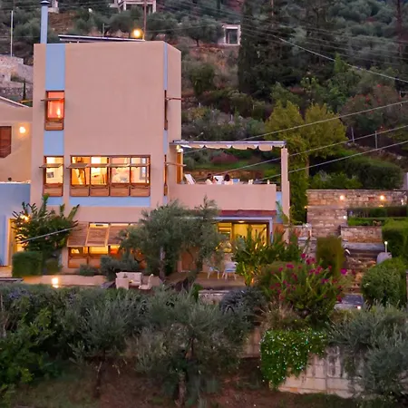 Mani Tower וילה
