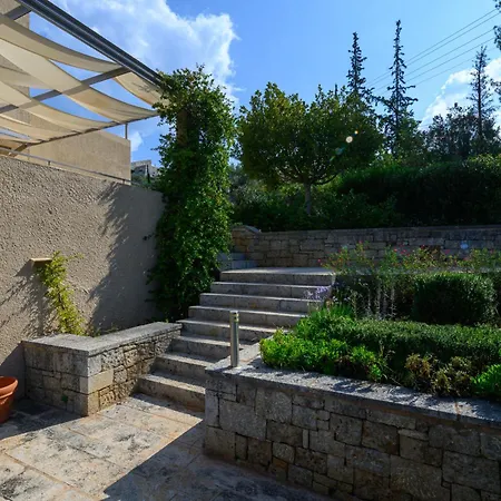 וילה Mani Tower