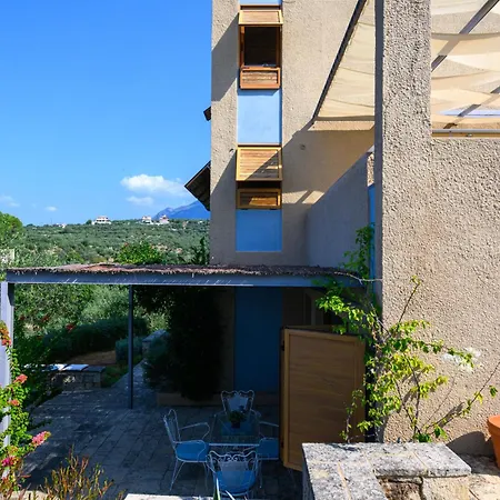 Mani Tower וילה
