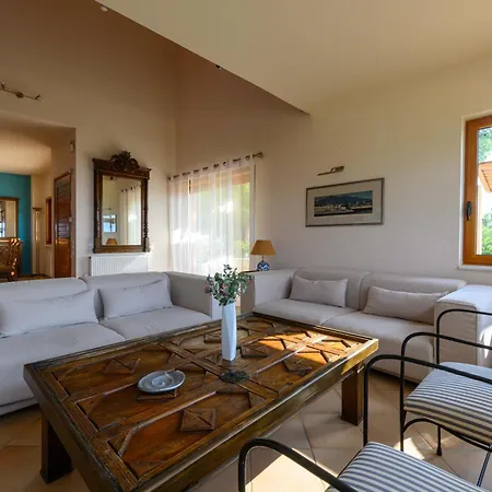 Mani Tower * Akrogiali