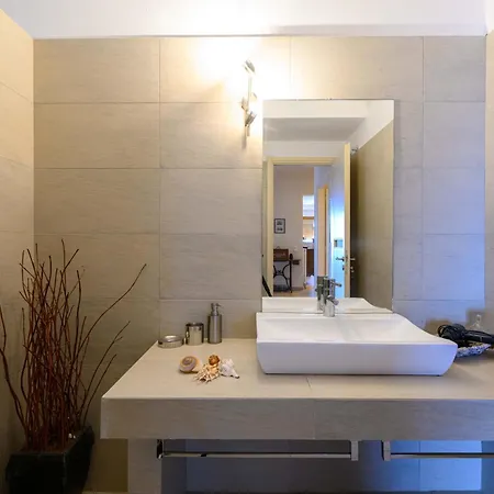 וילה Mani Tower Akrogiali