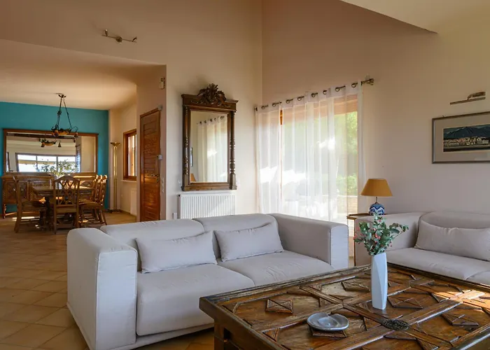 Mani Tower 빌라 Akrogiali