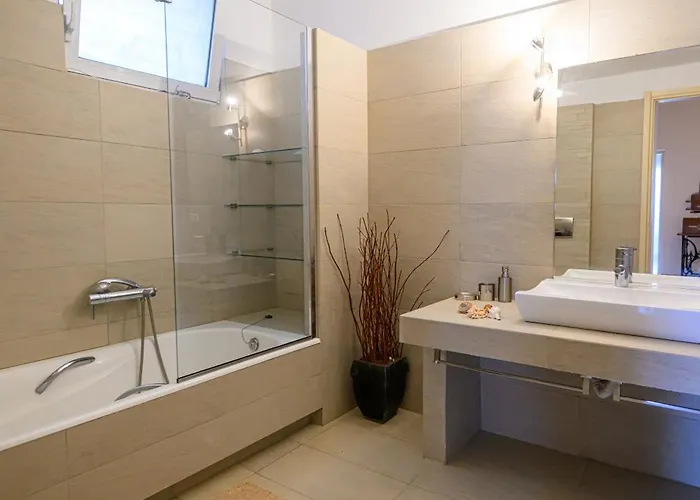 Mani Tower * Akrogiali